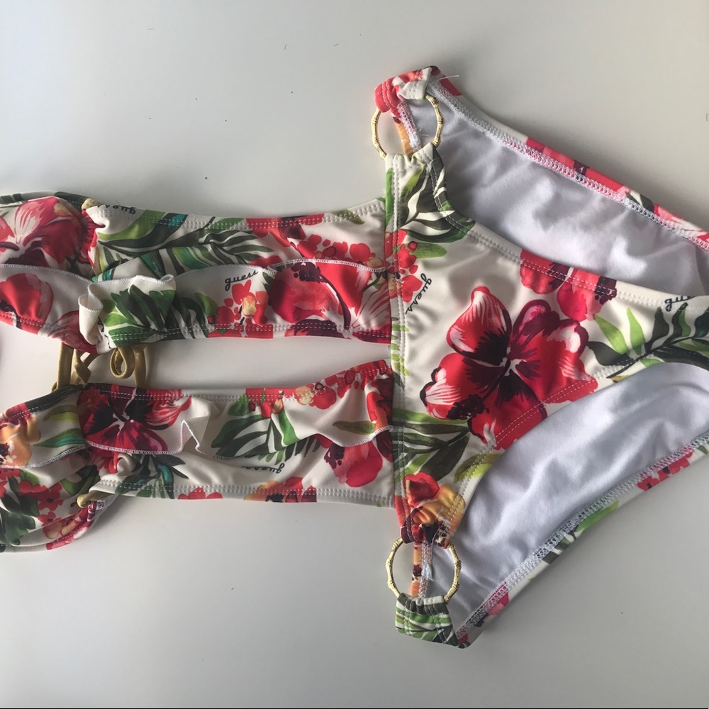 Guess brand flattering one-piece🌻